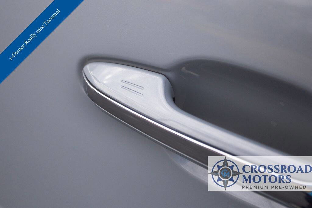 Used 2019 Toyota Tacoma Limited image 15