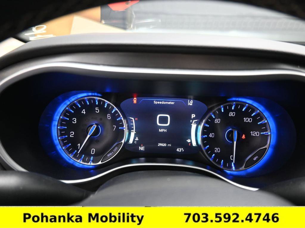 Used 2024 Chrysler Pacifica Touring-L image 10