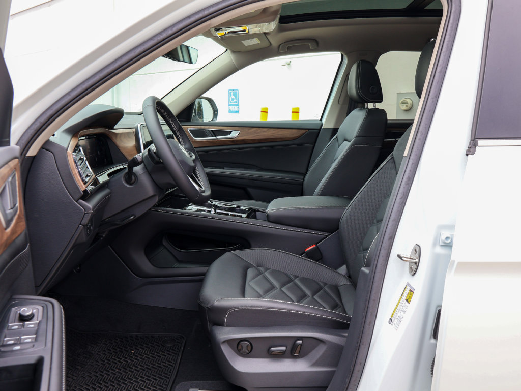 New 2026 Volkswagen Atlas SE FWD image 12