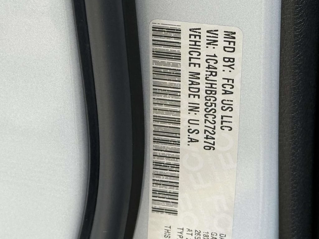 Used 2025 Jeep Grand Cherokee Limited AWD/4WD image 29