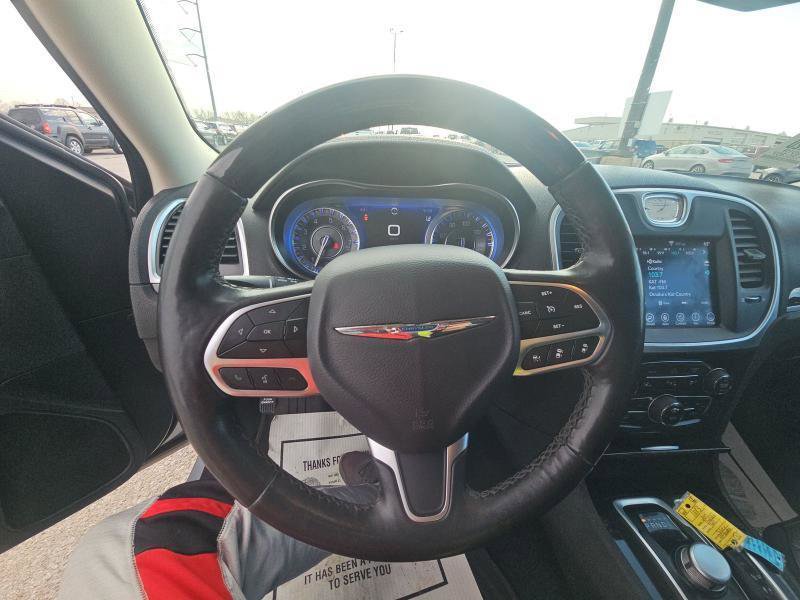 Used 2015 Chrysler 300 Limited image 7