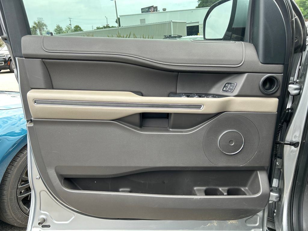 Used 2020 Ford Expedition XLT w/ Equipment Group 202A image 9