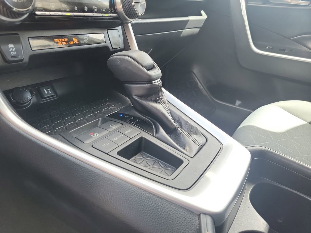 Used 2019 Toyota RAV4 XLE FWD image 32