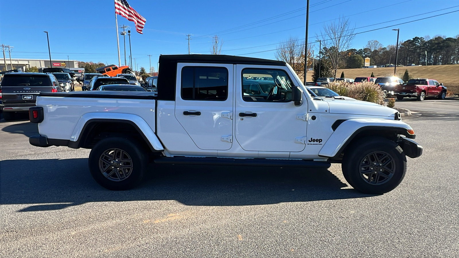 Used 2024 Jeep Gladiator Sport image 7