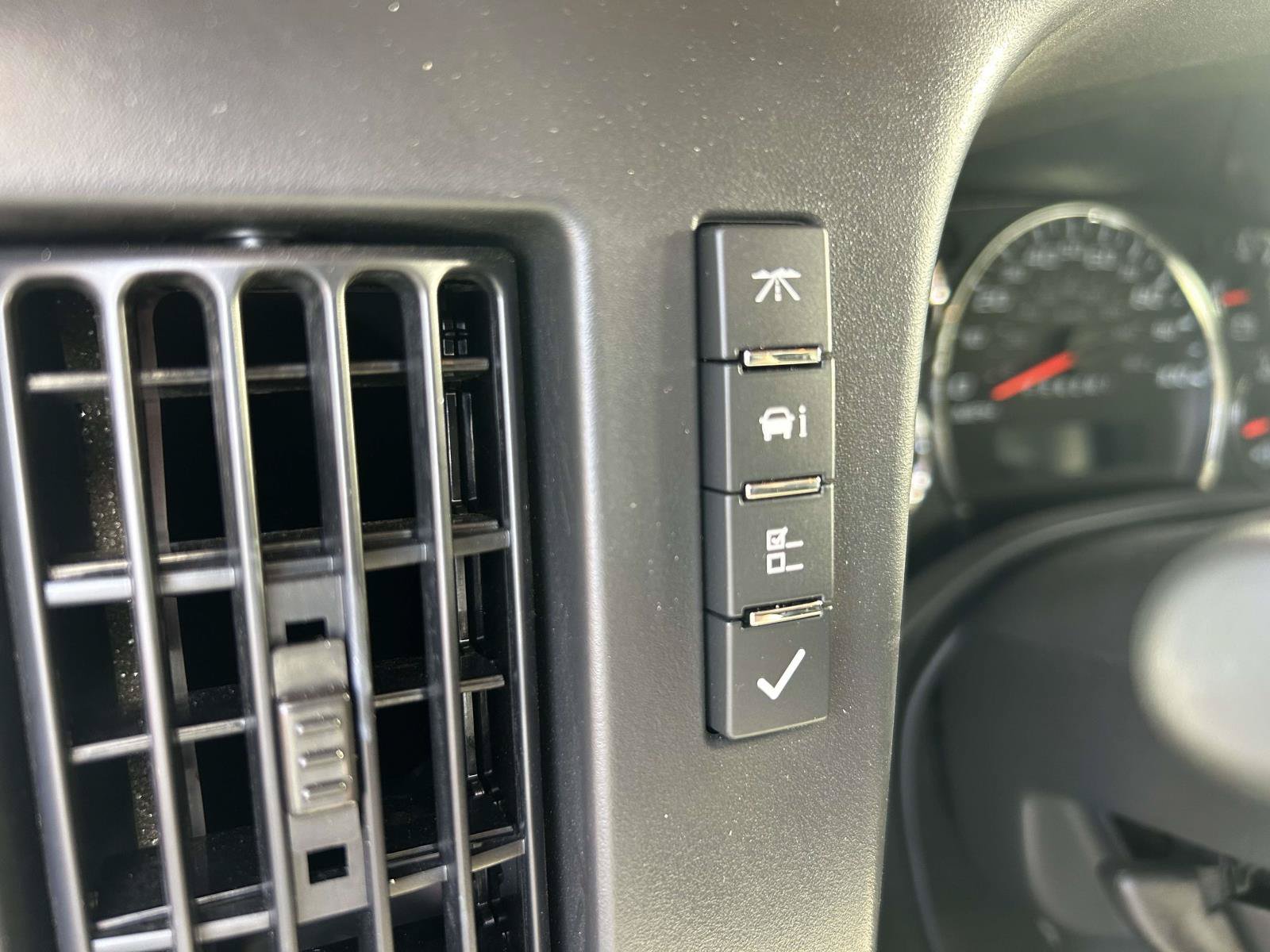 New 2026 Chevrolet Express 4500 w/ Power Convenience Package RWD image 19