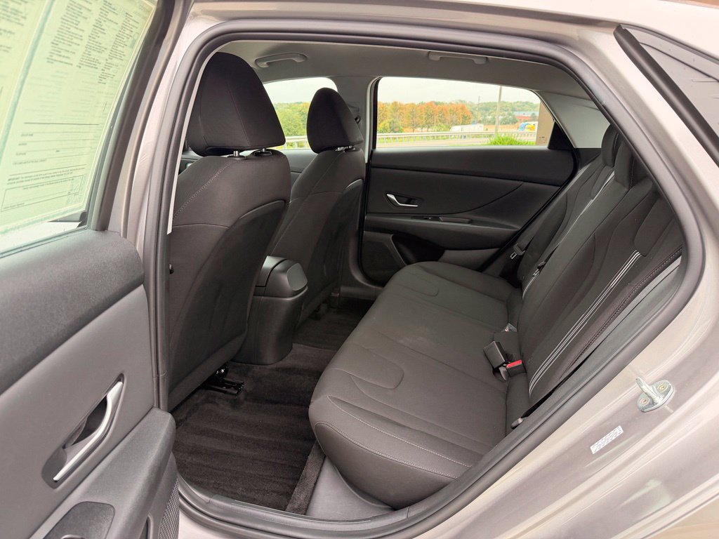Used 2023 Hyundai Elantra SEL w/ Convenience Package FWD image 5