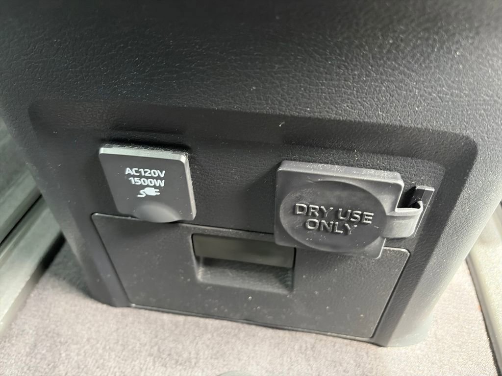 Used 2025 Toyota Sienna Platinum AWD/4WD image 36