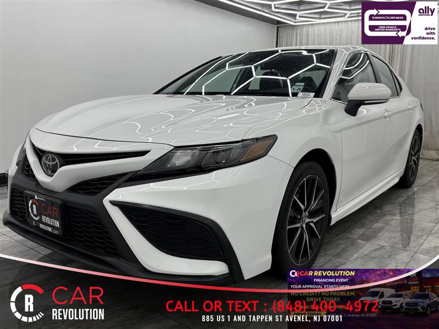 Used 2023 Toyota Camry SE AWD/4WD image 1