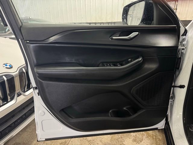 Used 2023 Jeep Grand Cherokee Altitude image 12