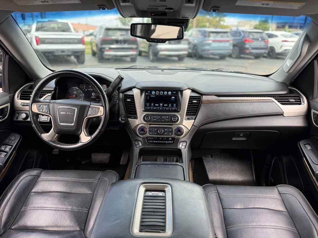 Used 2018 GMC Yukon Denali w/ Denali Ultimate Package AWD/4WD image 2