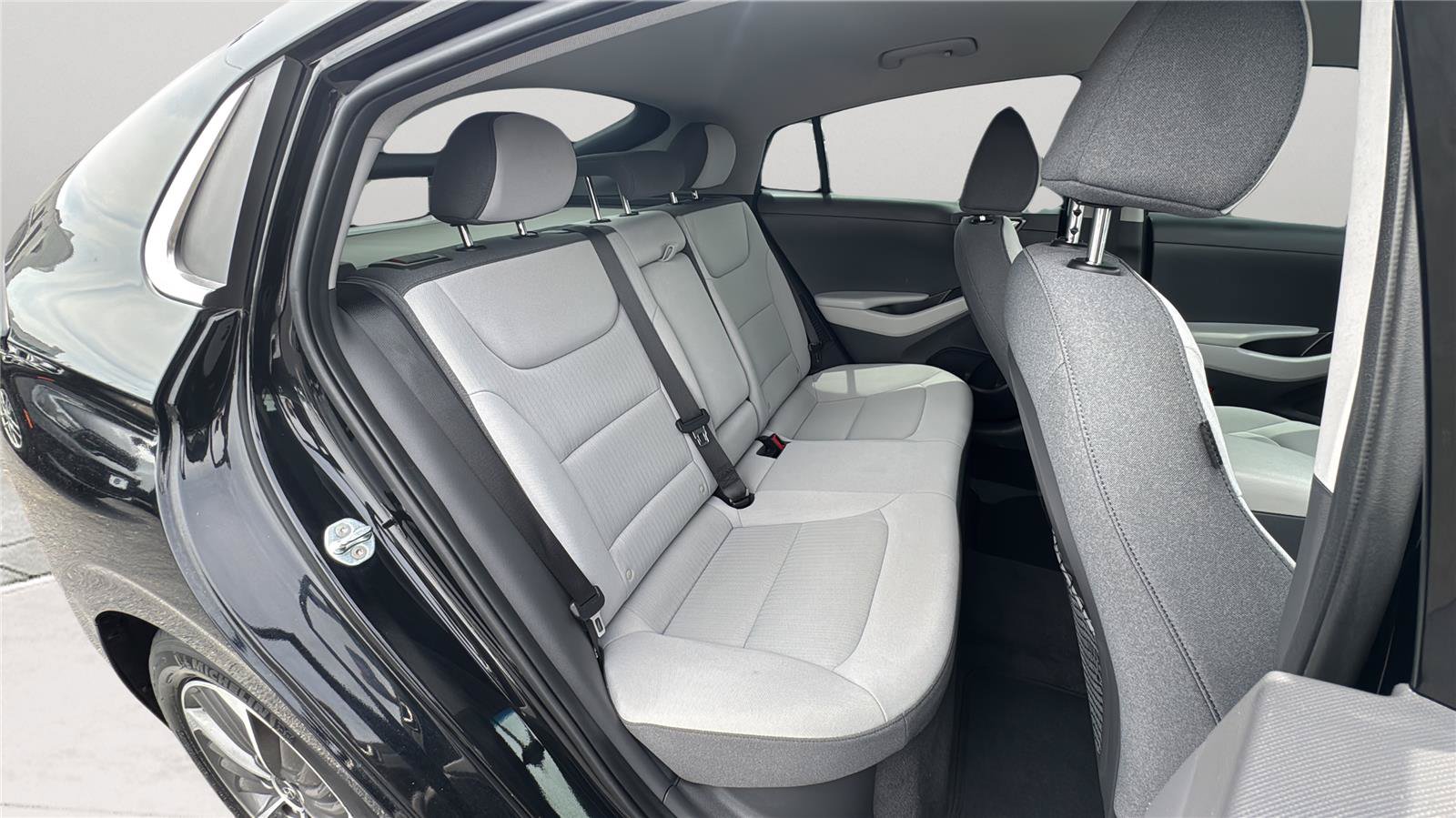Used 2022 Hyundai Ioniq SEL FWD image 22