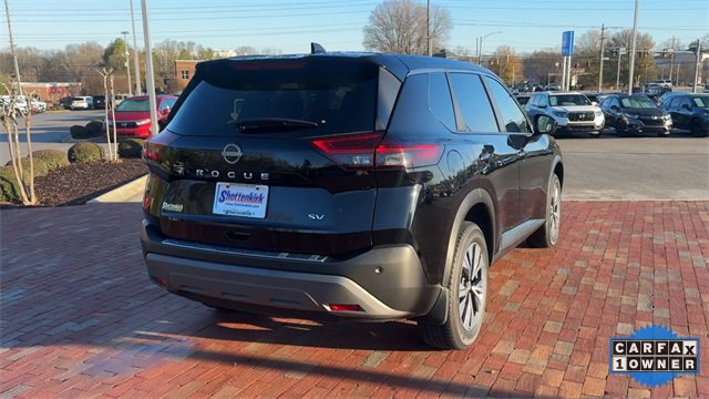 Used 2023 Nissan Rogue SV image 2