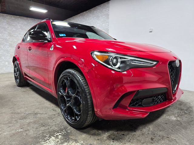 Used 2022 Alfa Romeo Stelvio Quadrifoglio w/ Active Assist Plus Package image 4