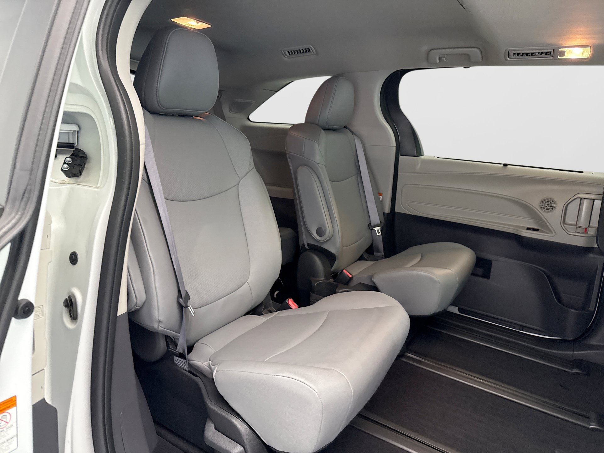 Used 2024 Toyota Sienna XLE w/ XLE Plus Package AWD/4WD image 19