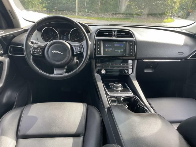 Used 2017 Jaguar F-PACE Premium AWD/4WD image 18
