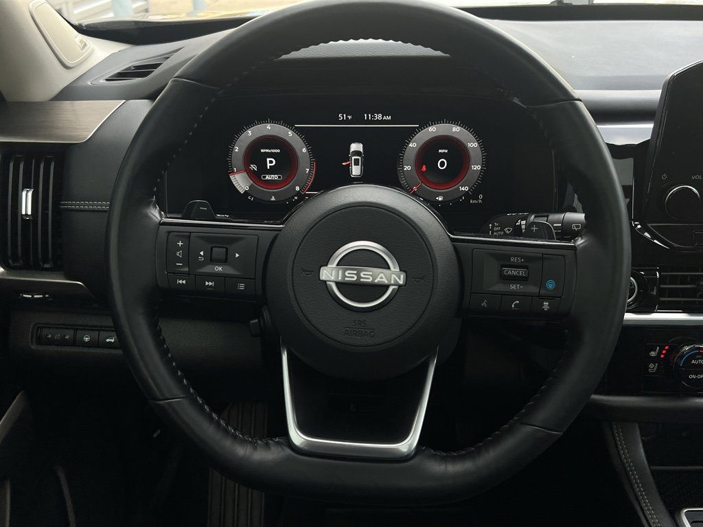 Used 2023 Nissan Pathfinder Platinum image 16