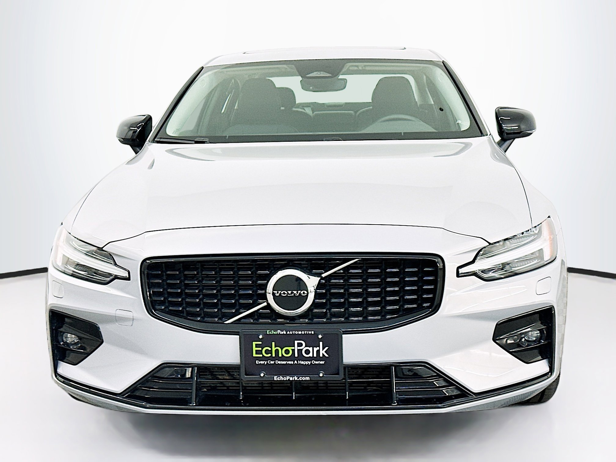 Used 2025 Volvo S60 B5 Core image 2