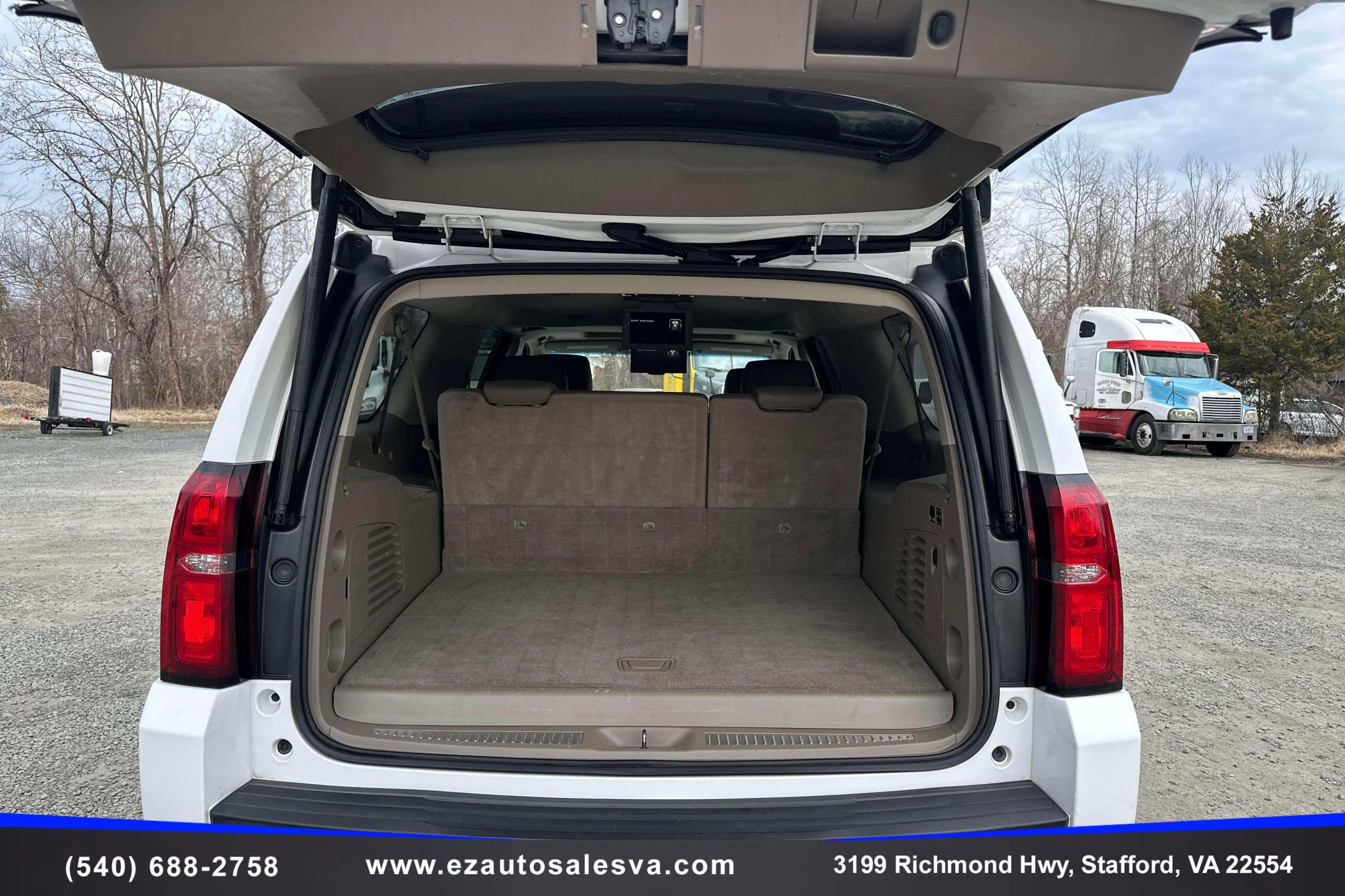 Used 2016 Chevrolet Suburban LT image 11