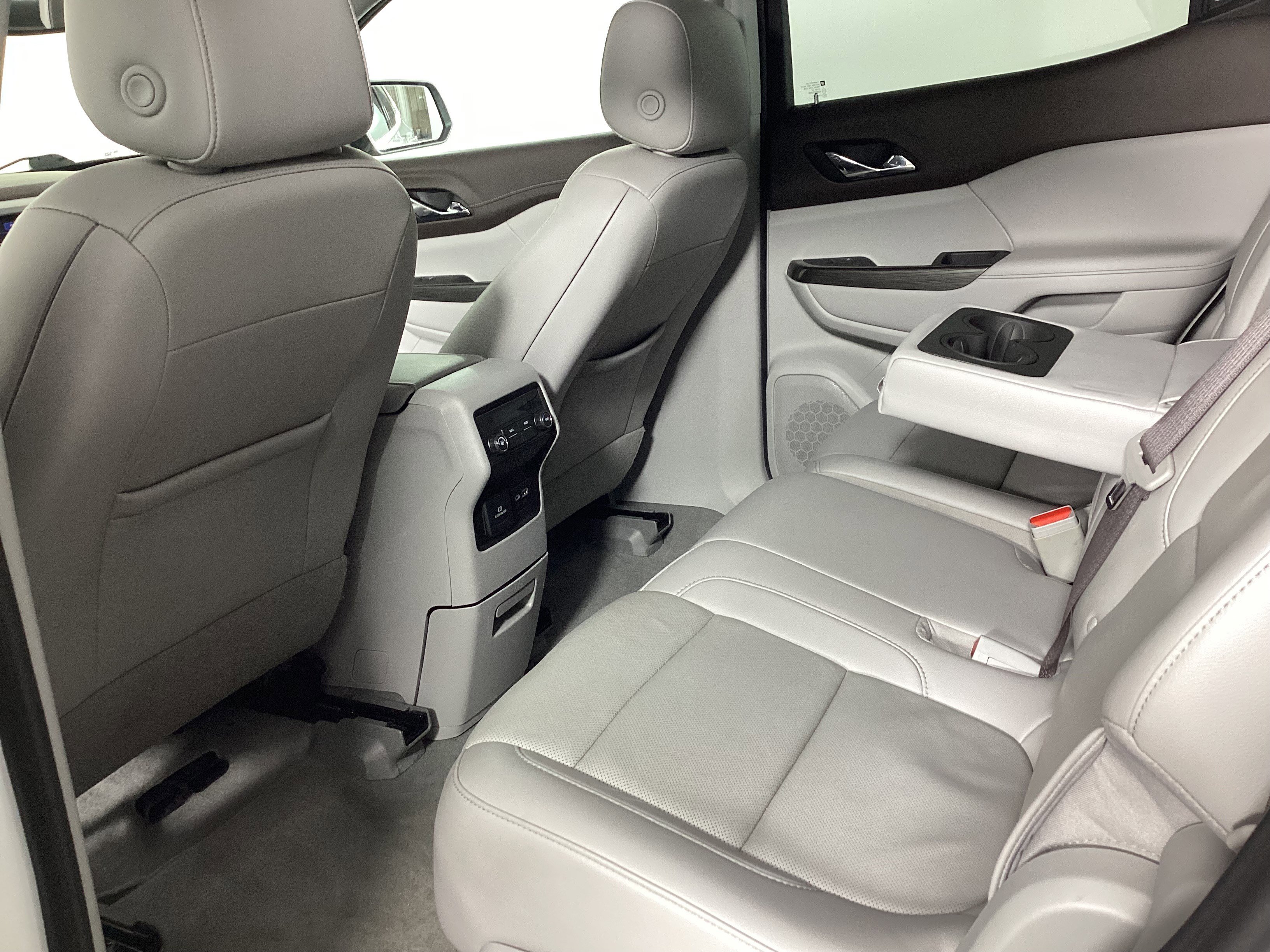 Used 2023 GMC Acadia SLT image 33