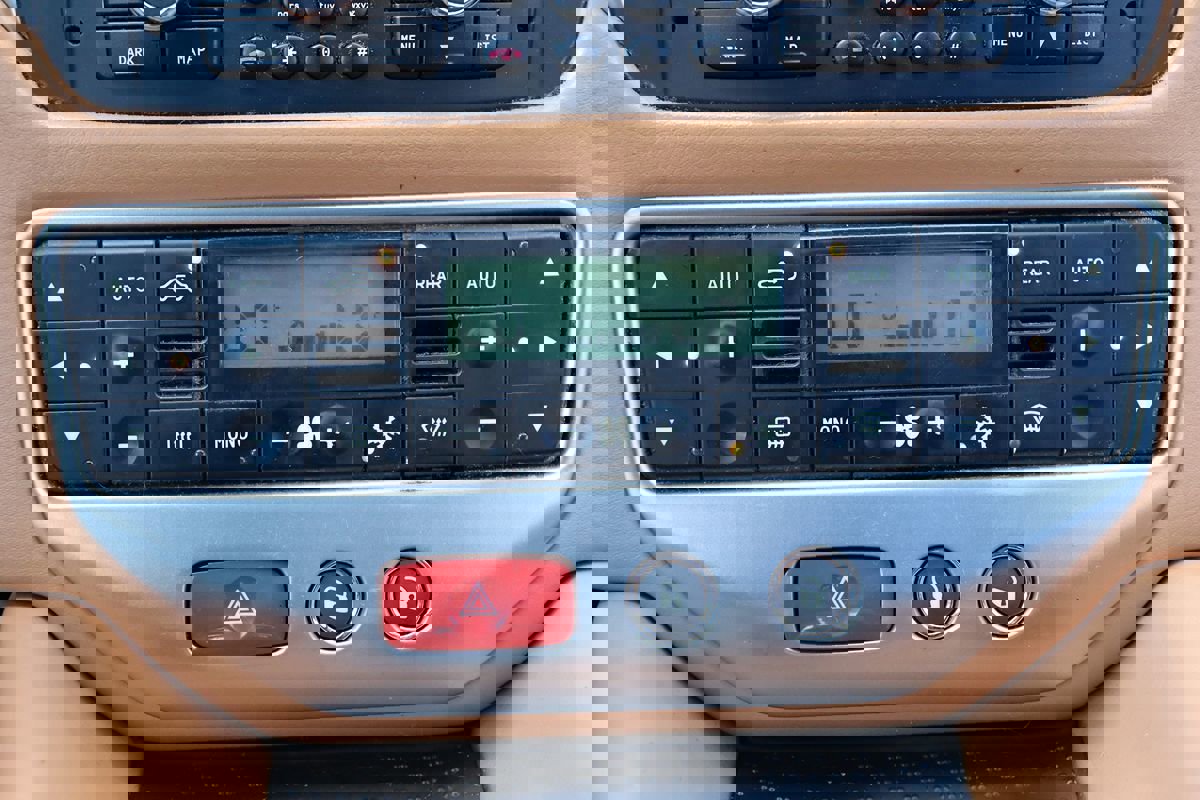 Used 2014 Maserati GranTurismo Sport image 23