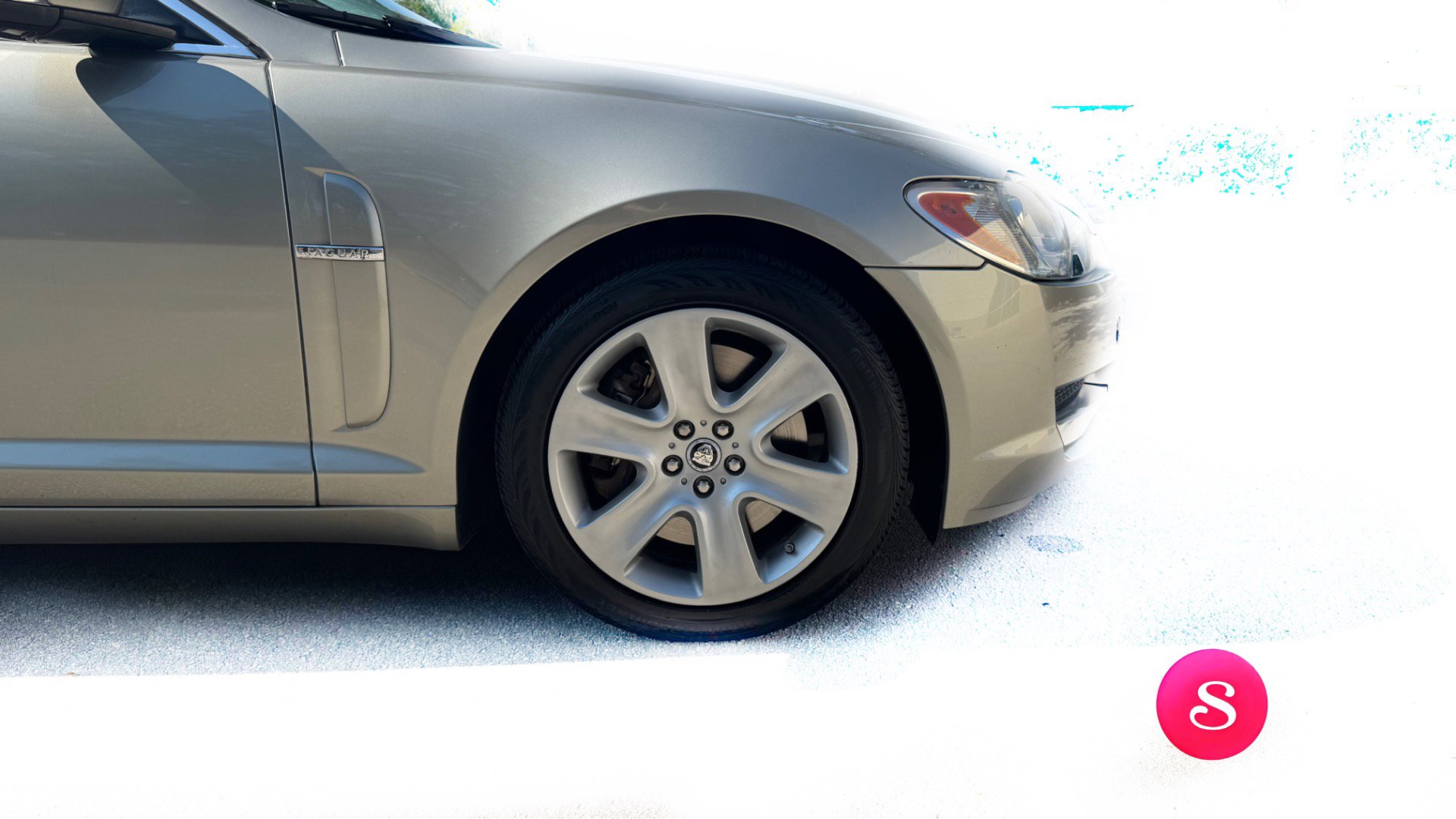 Used 2011 Jaguar XF image 10