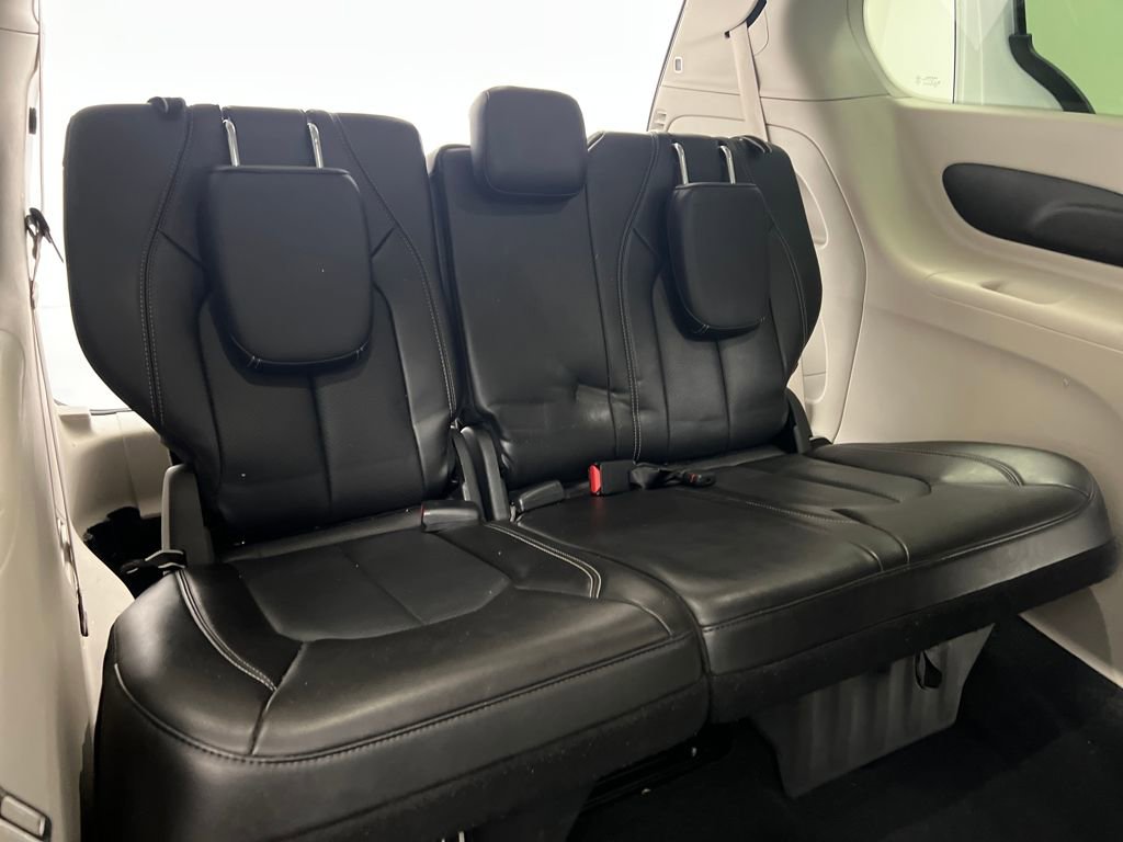 Used 2024 Chrysler Pacifica Touring-L image 36