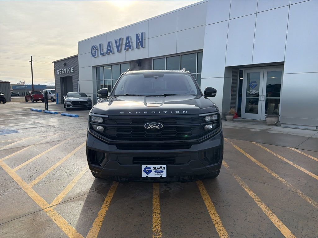 Used 2025 Ford Expedition Max Active AWD/4WD image 2