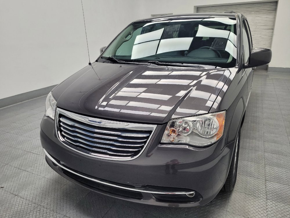 Used 2016 Chrysler Town & Country Touring FWD image 15