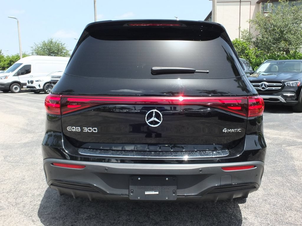 Used 2024 Mercedes-Benz EQB 300 4MATIC image 9