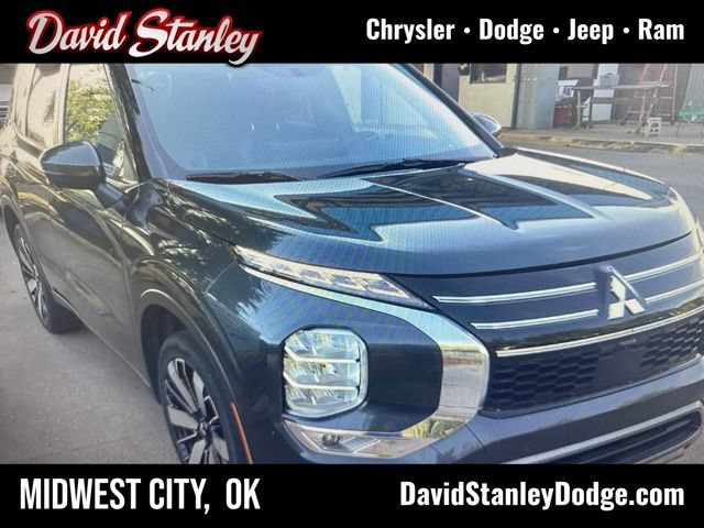 Used 2025 Mitsubishi Outlander SE FWD image 1