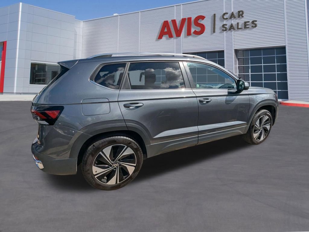 Used 2025 Volkswagen Taos SE AWD/4WD image 5