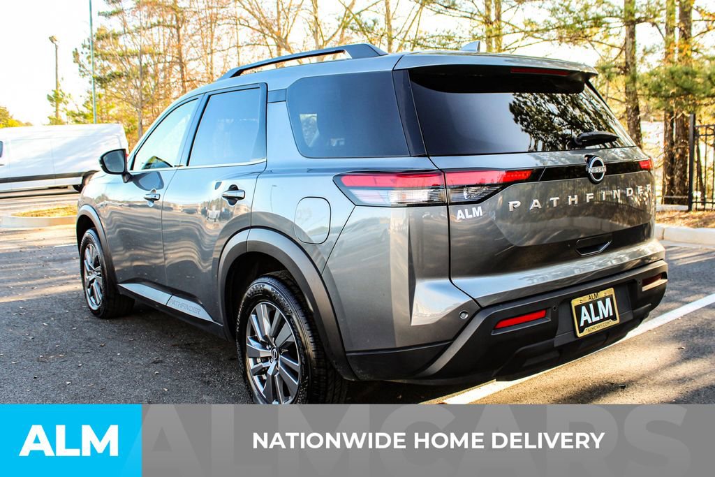 Used 2025 Nissan Pathfinder SV image 5