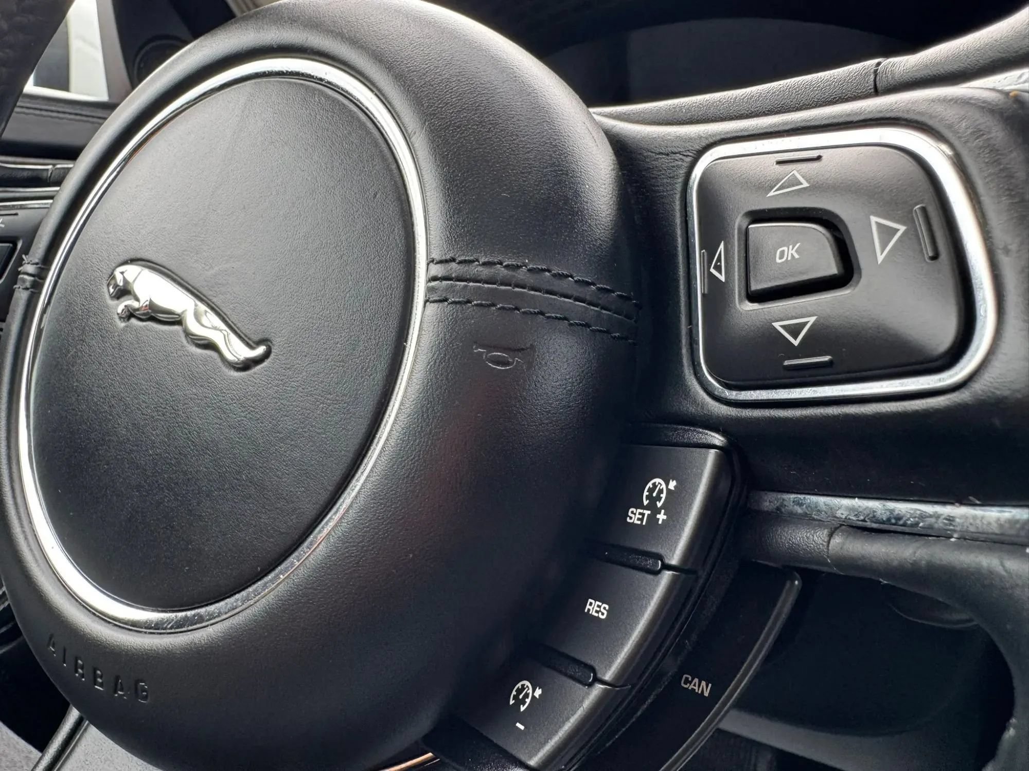 Used 2016 Jaguar XJ L Supercharged RWD image 23