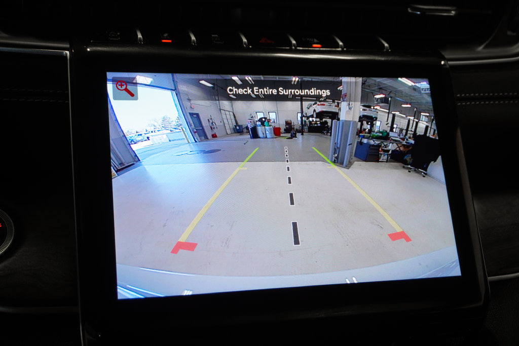 Used 2025 Jeep Grand Cherokee Limited w/ MOPAR Finishing Package AWD/4WD image 21
