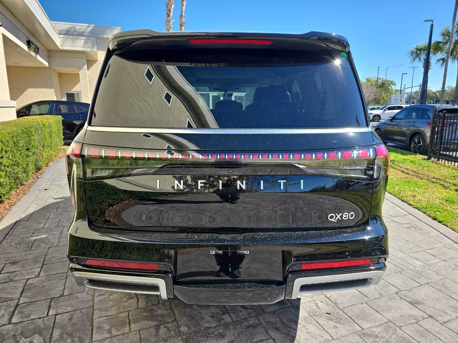 Certified 2025 INFINITI QX80 Luxe image 5