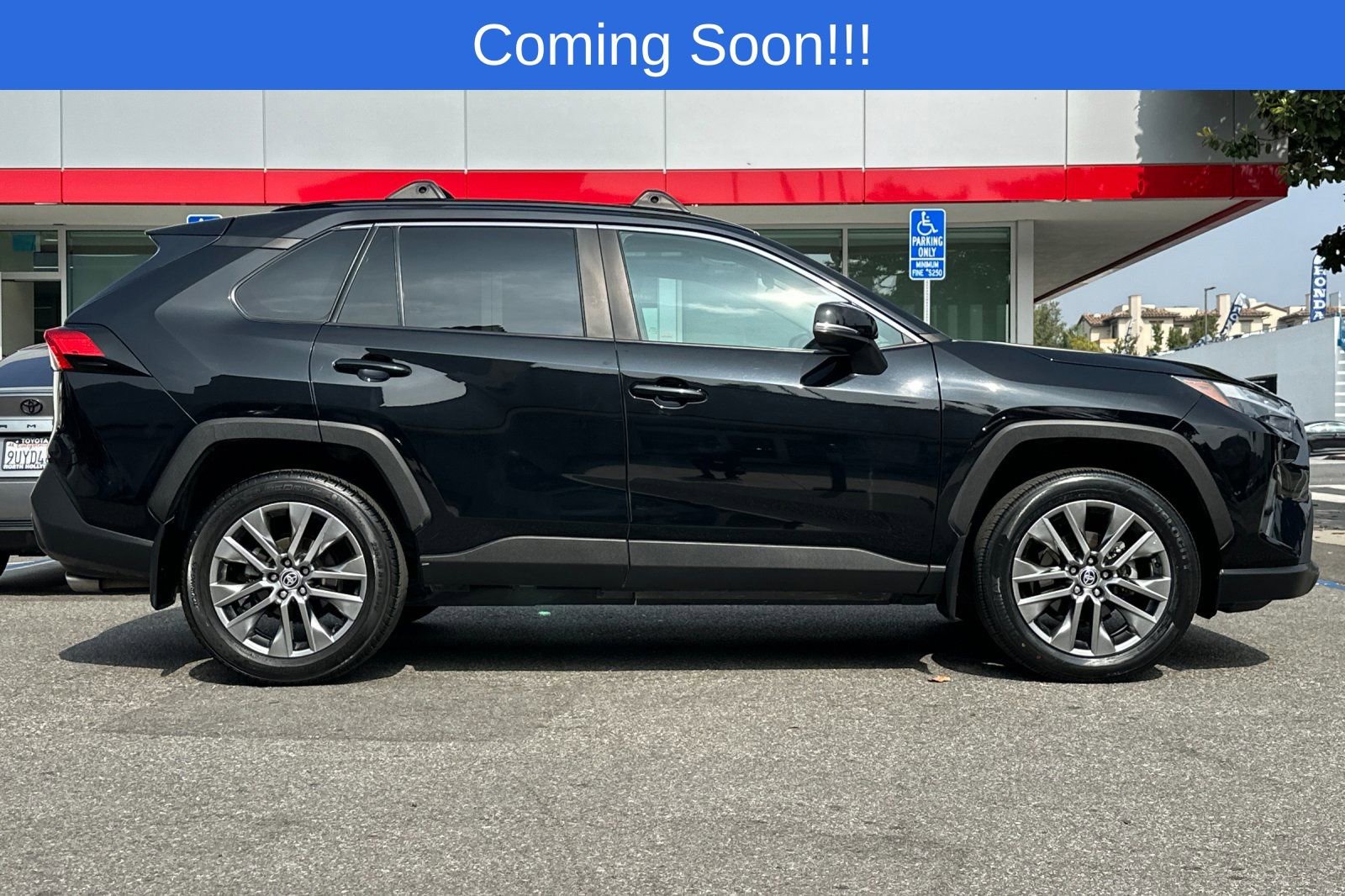 Used 2023 Toyota RAV4 XLE Premium FWD image 3