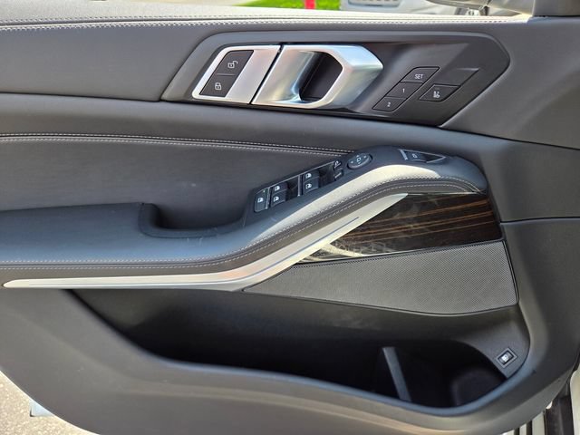 Used 2025 BMW X5 xDrive50e AWD/4WD image 18