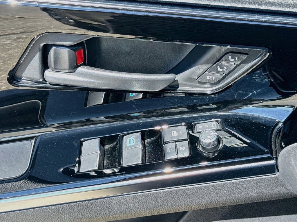 Certified 2023 Subaru Solterra AWD image 23
