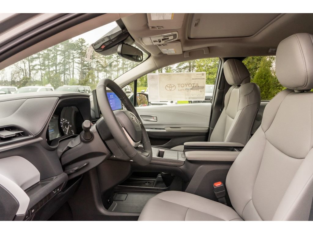 New 2026 Toyota Sienna XLE image 10