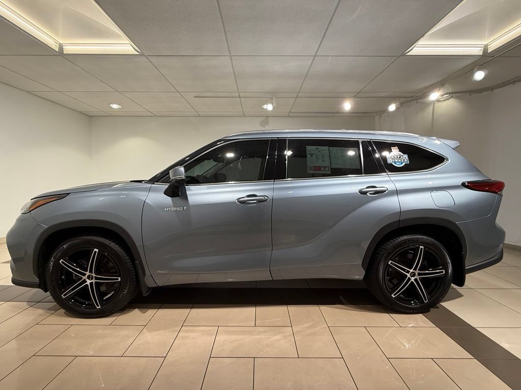 Certified 2021 Toyota Highlander Limited AWD/4WD image 2