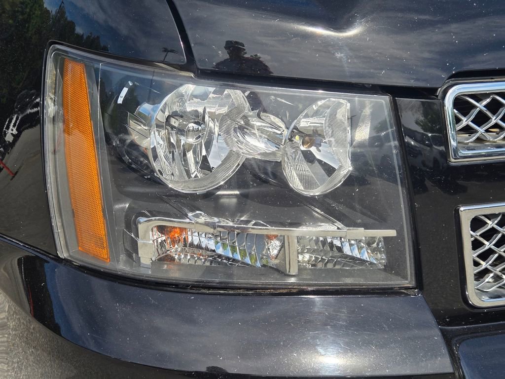 Used 2013 Chevrolet Avalanche LTZ image 4