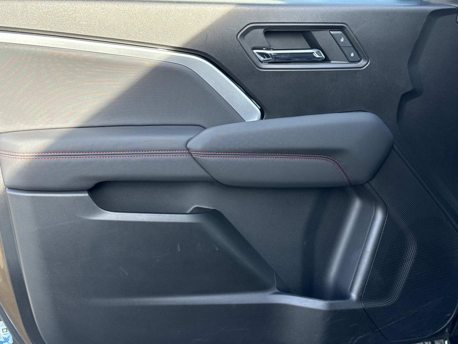 Used 2024 Chevrolet Colorado Z71 w/ Z71 Convenience Package 2 image 16