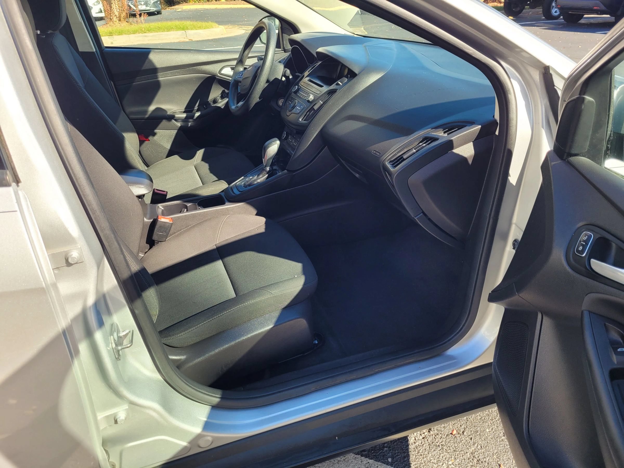 Used 2017 Ford Focus SE FWD image 22