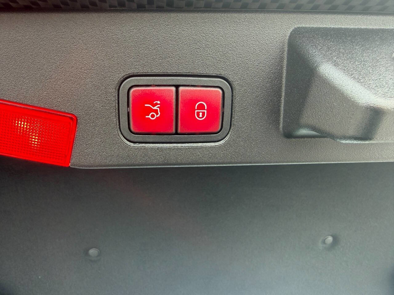 Used 2017 Mercedes-Benz SL 63 AMG image 19