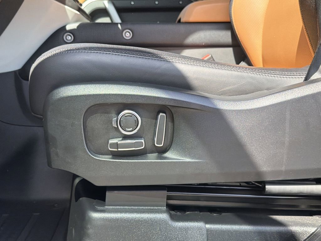 Used 2023 Land Rover Defender 130 X-Dynamic SE image 19