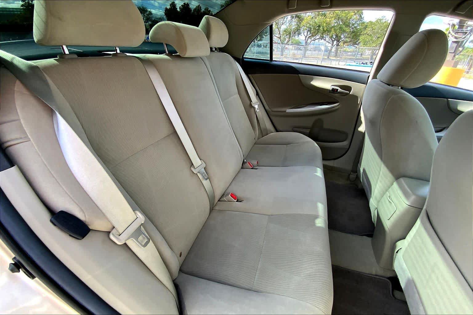 Used 2013 Toyota Corolla LE FWD image 19
