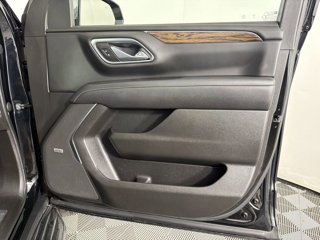Used 2021 Chevrolet Tahoe Premier w/ Premium Package image 12