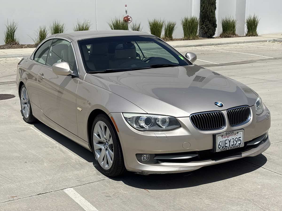 Used 2012 BMW 328i Convertible RWD image 3