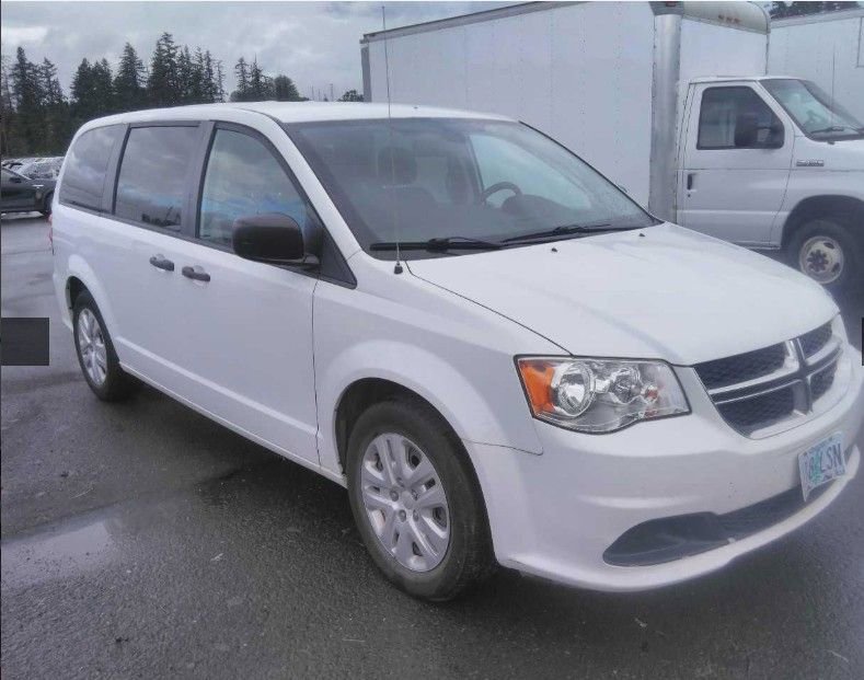 Used 2019 Dodge Grand Caravan SE FWD image 2