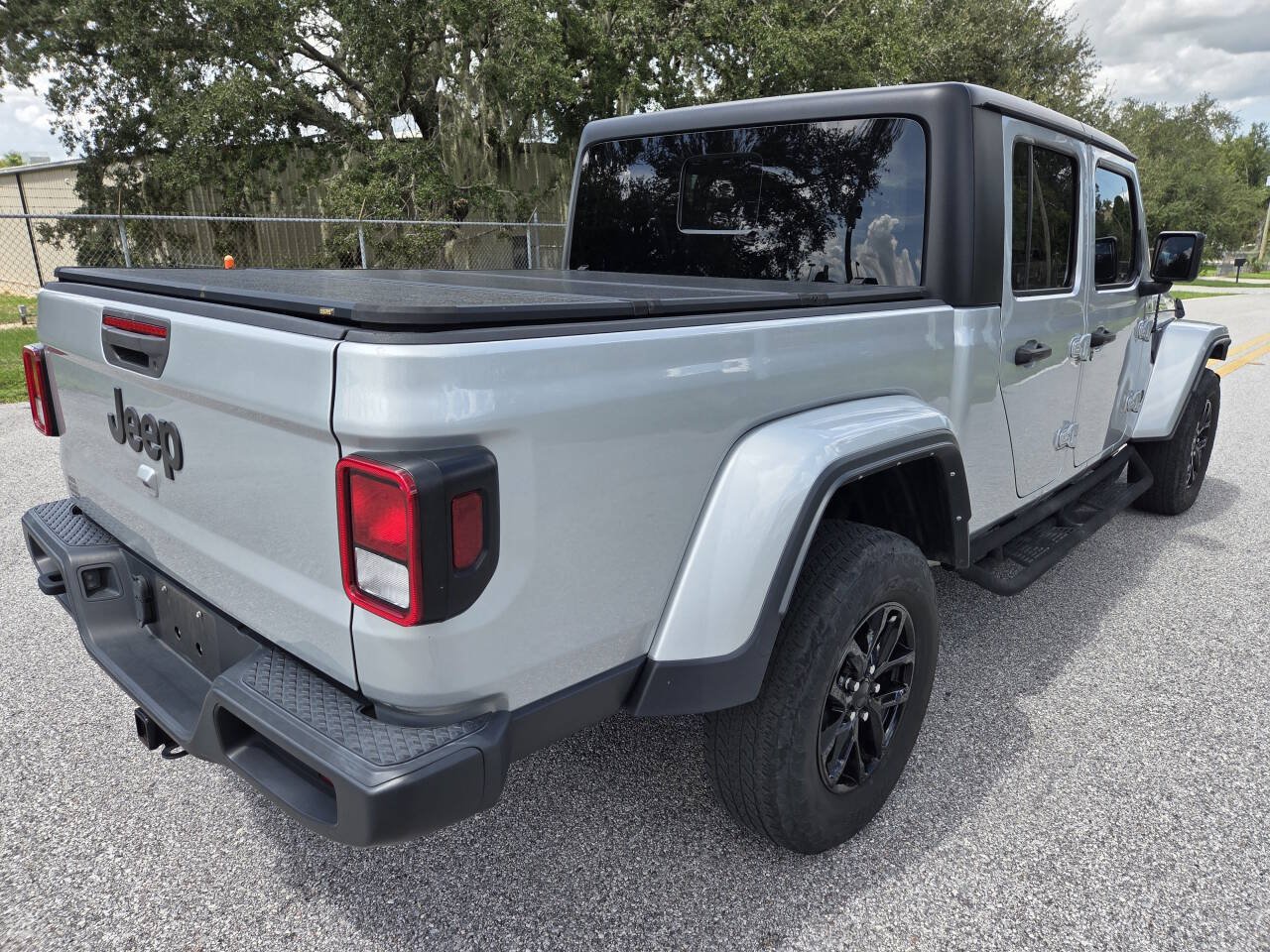 Used 2023 Jeep Gladiator Sport AWD/4WD image 12